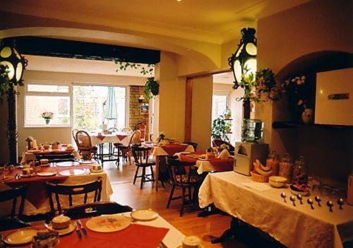 Nonsuch Park Hotel Epsom Bagian luar foto